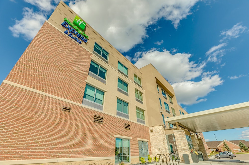 HOLIDAY INN EXPRESS & SUITES OKEMOS - UNIVERSITY AREA 3/41