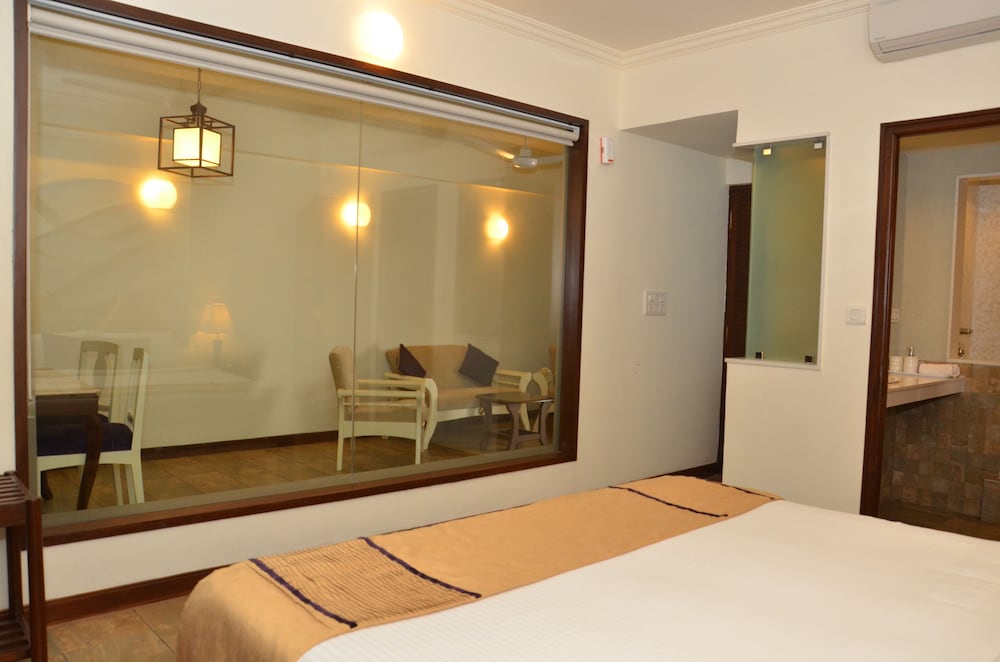 Sonesta Inn 10/50