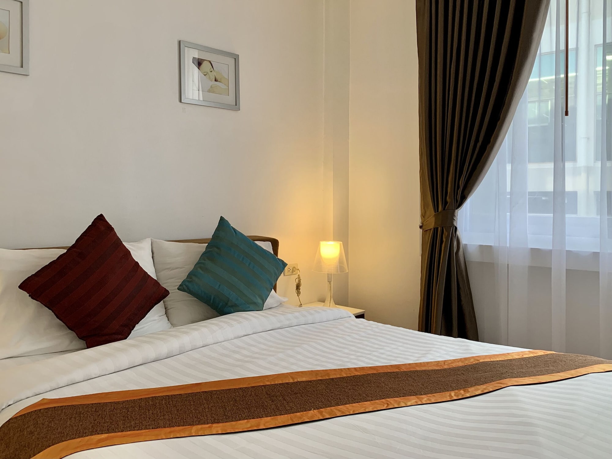 DELUXE, DOUBLE BED