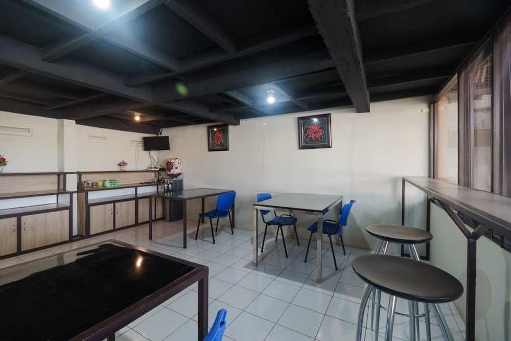 RedDoorz near Cikampek Mall Karawang 13/18