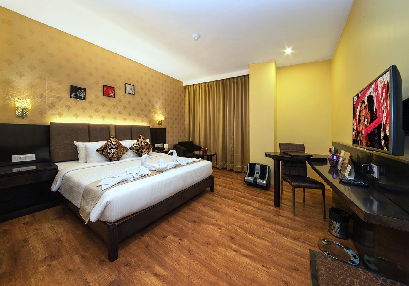 Club, King Bed