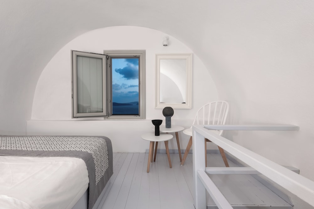 CAVE, MAISONETTE, SUITE, CALDERA VIEW, SEA VIEW