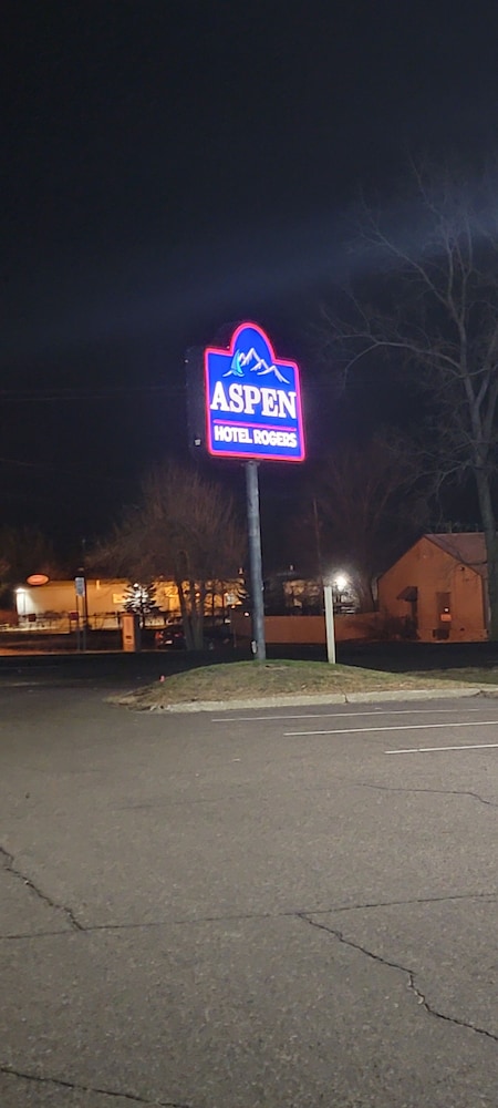 Aspen Hotel Rogers 15/18