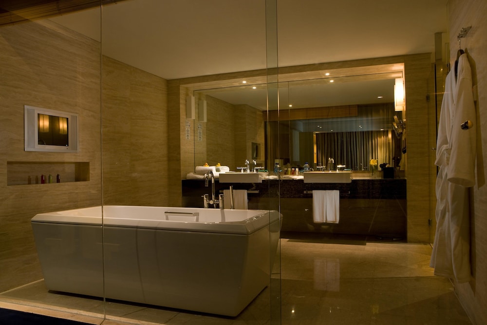 Crowne Plaza Tianjin Binhai 50/50
