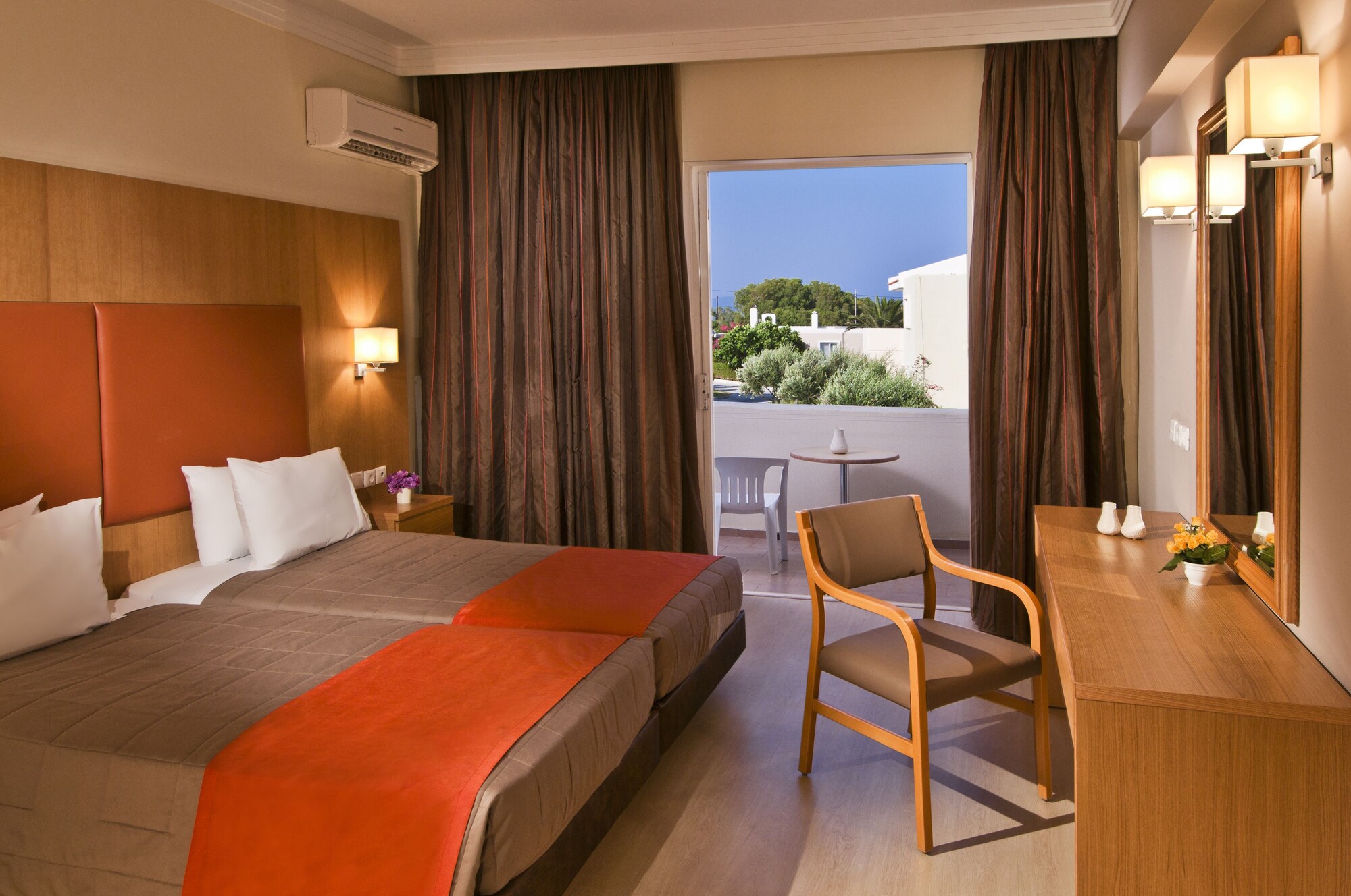 غرفة كومفورت عائلية بسريرين منفصلين بغرفتي نوم مع أريكة، Kipriotis Village Resort 2/3