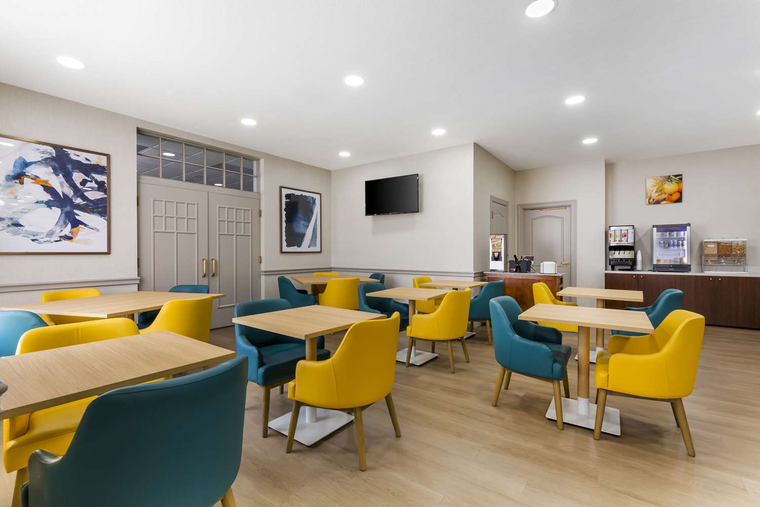 Comfort Inn & Suites Cuyahoga Falls - Akron 7/13