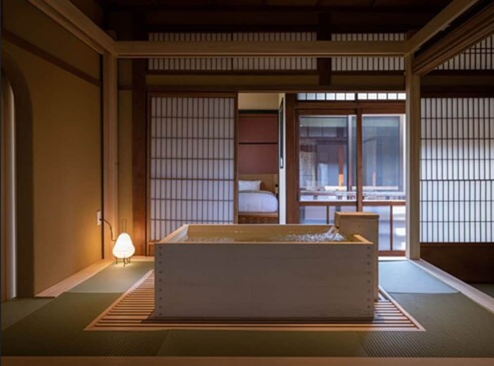 GUEST ROOM, SUITE, TWIN BEDS, 2 FUTON BEDS, 2 BATHROOMS, OUTDOOR BATH