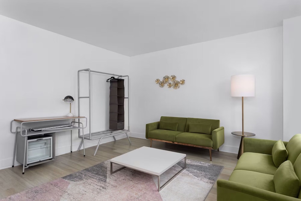 The Astor by LuxUrban 23/30