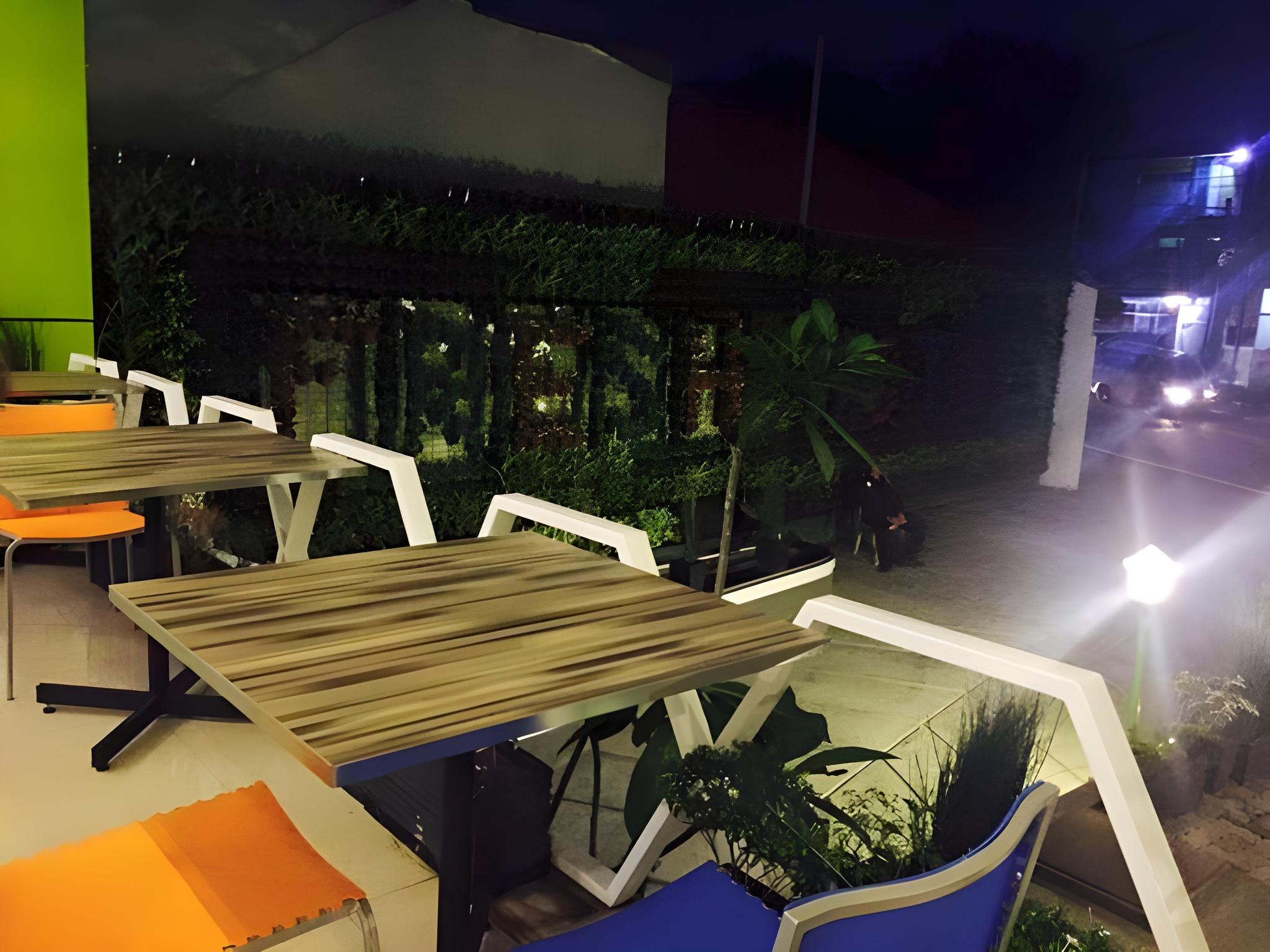 Fresh Hotel Sukabumi 31/35