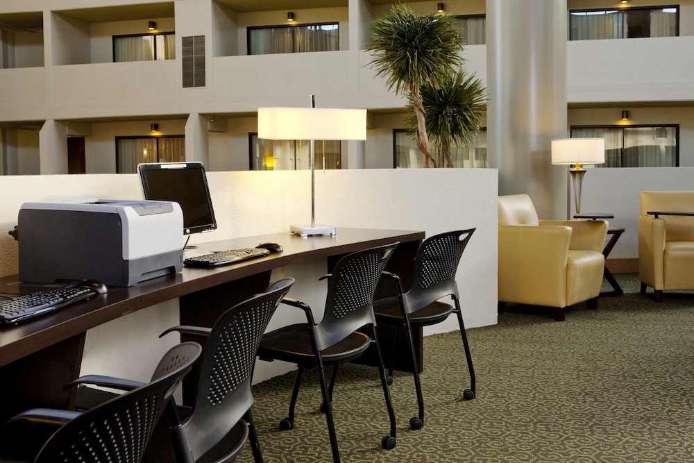 Crowne Plaza Indianapolis Airport 48/58