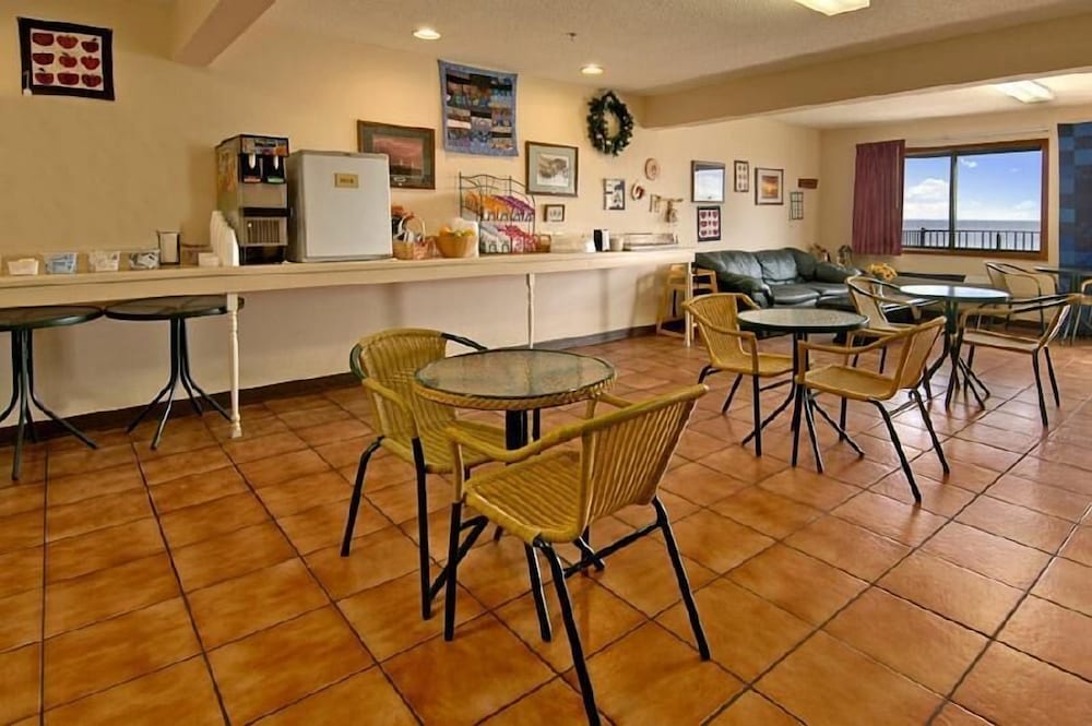 AmericInn by Wyndham Saint Ignace 41/56
