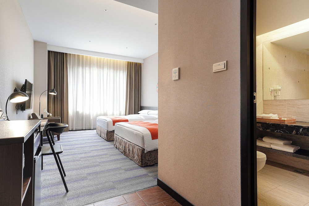 Hoya Resort Hotel Kaohsiung 35/70