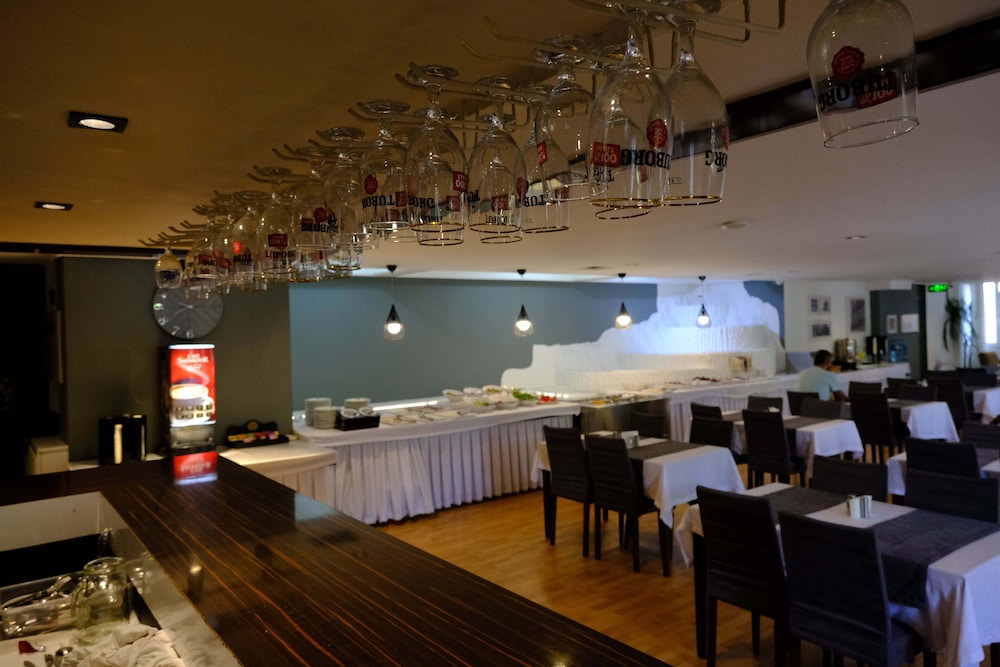Esin Hotel 33/50
