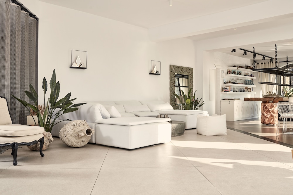 Liostasi Hotel And Suites 26/50