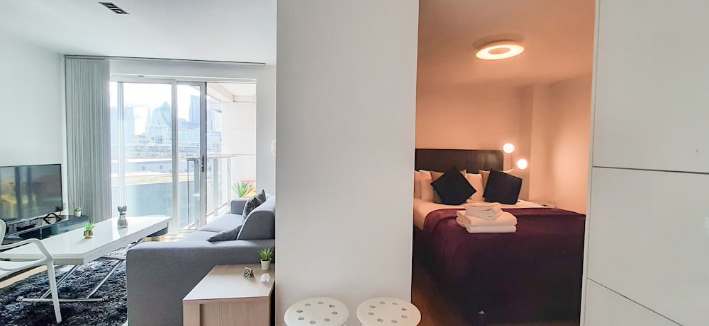 Avant Garde Apartments By Squa.Re 20/43