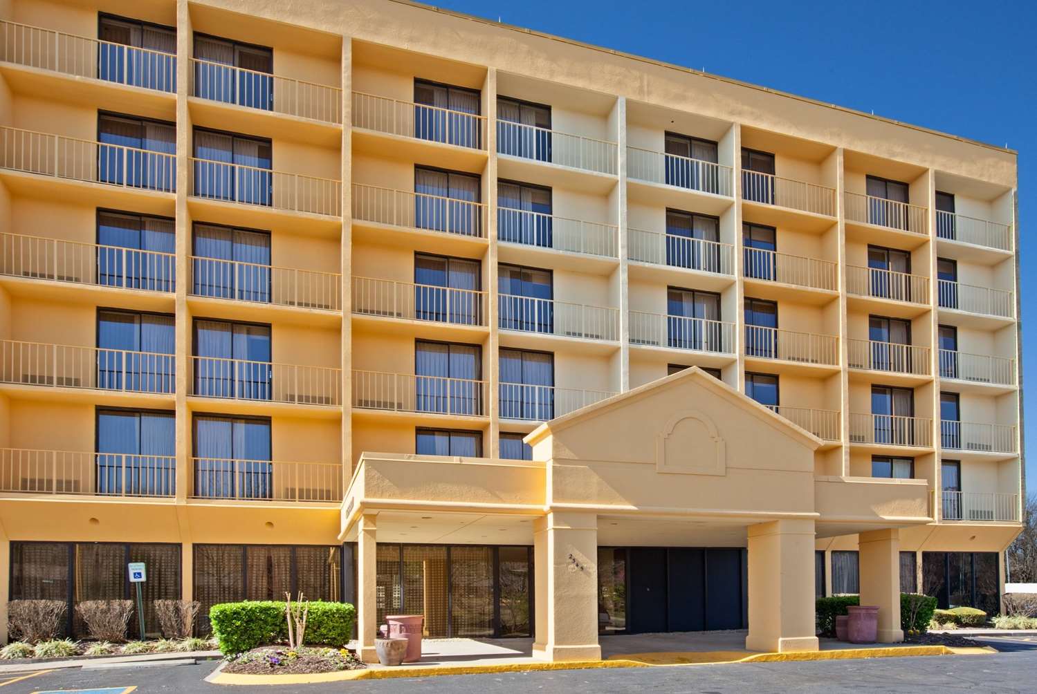 La Quinta Inn & Suites by Wyndham Nashville Airport/Opryland 4/38