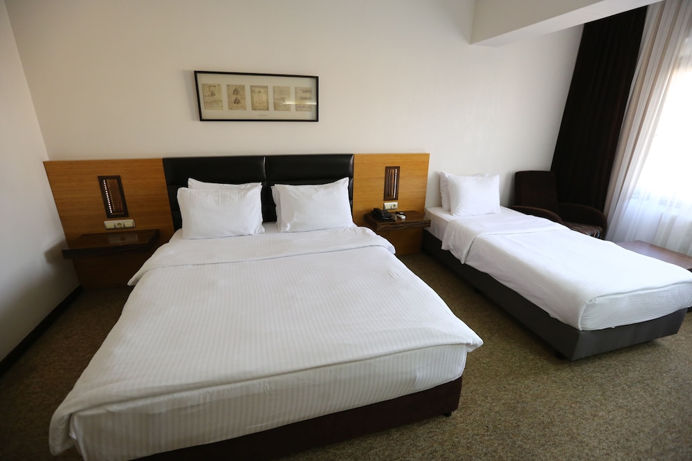 North Point Hotel 18/68