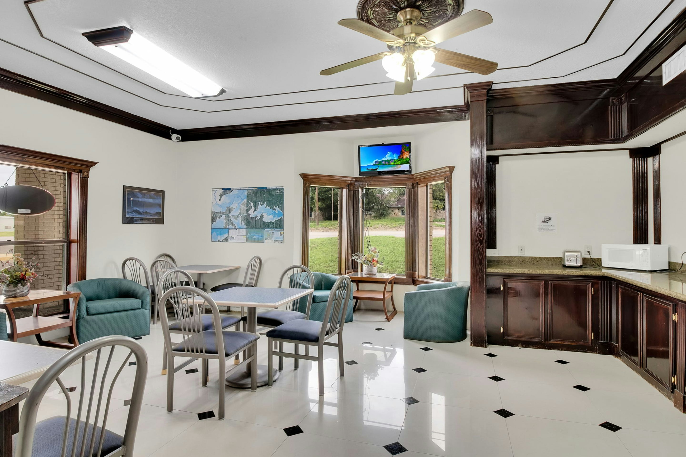 Three Rivers Executive Inn & Suites By OYO 26/37