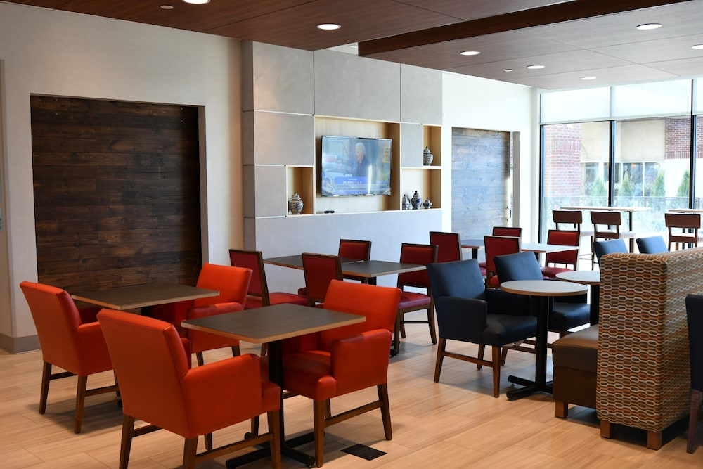 Holiday Inn Express & Suites Romeoville - Joliet North 62/68
