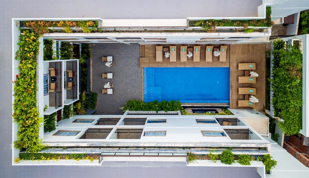 The Calm Oasis 5/50
