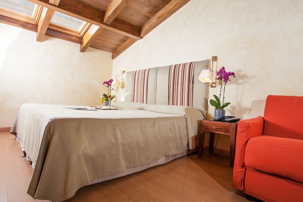 Camelia Hotel 5/56