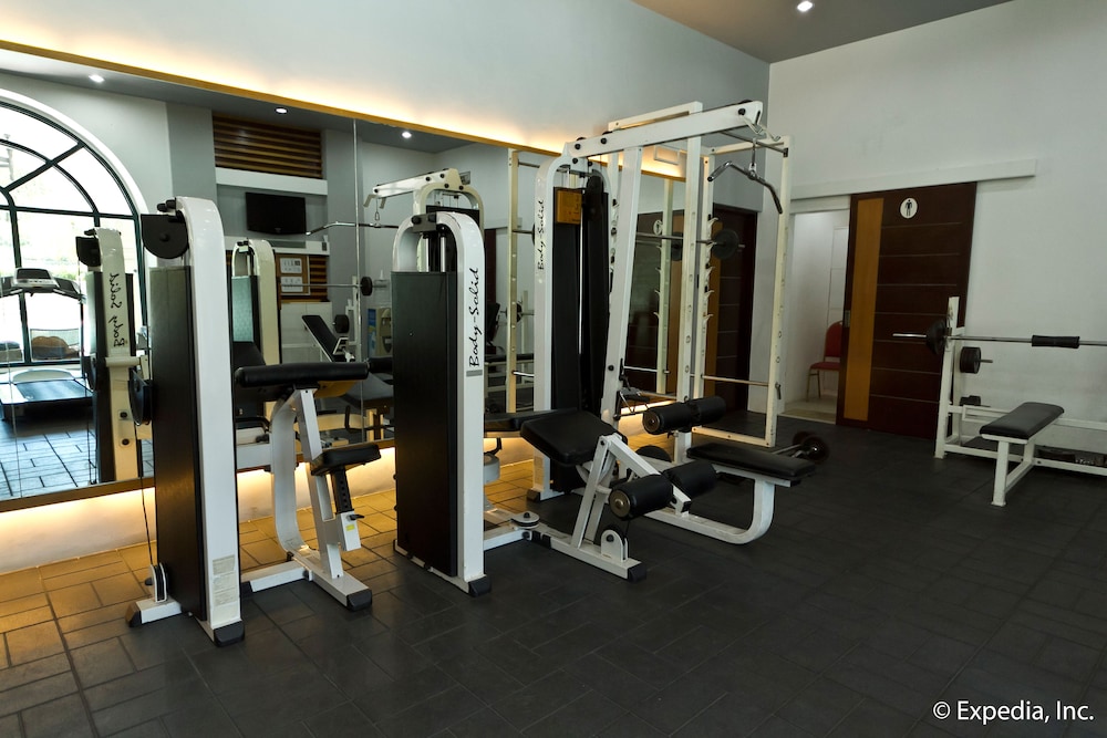 Waterfront Airport Hotel Casino Mactan 30/50