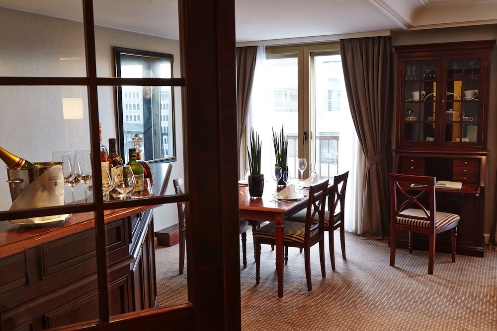 STEIGENBERGER FRANKFURTER HOF 69/81