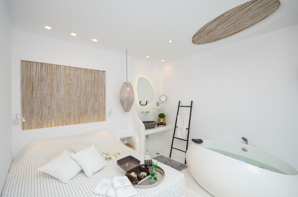 Naxos Euphoria Suites 53/69