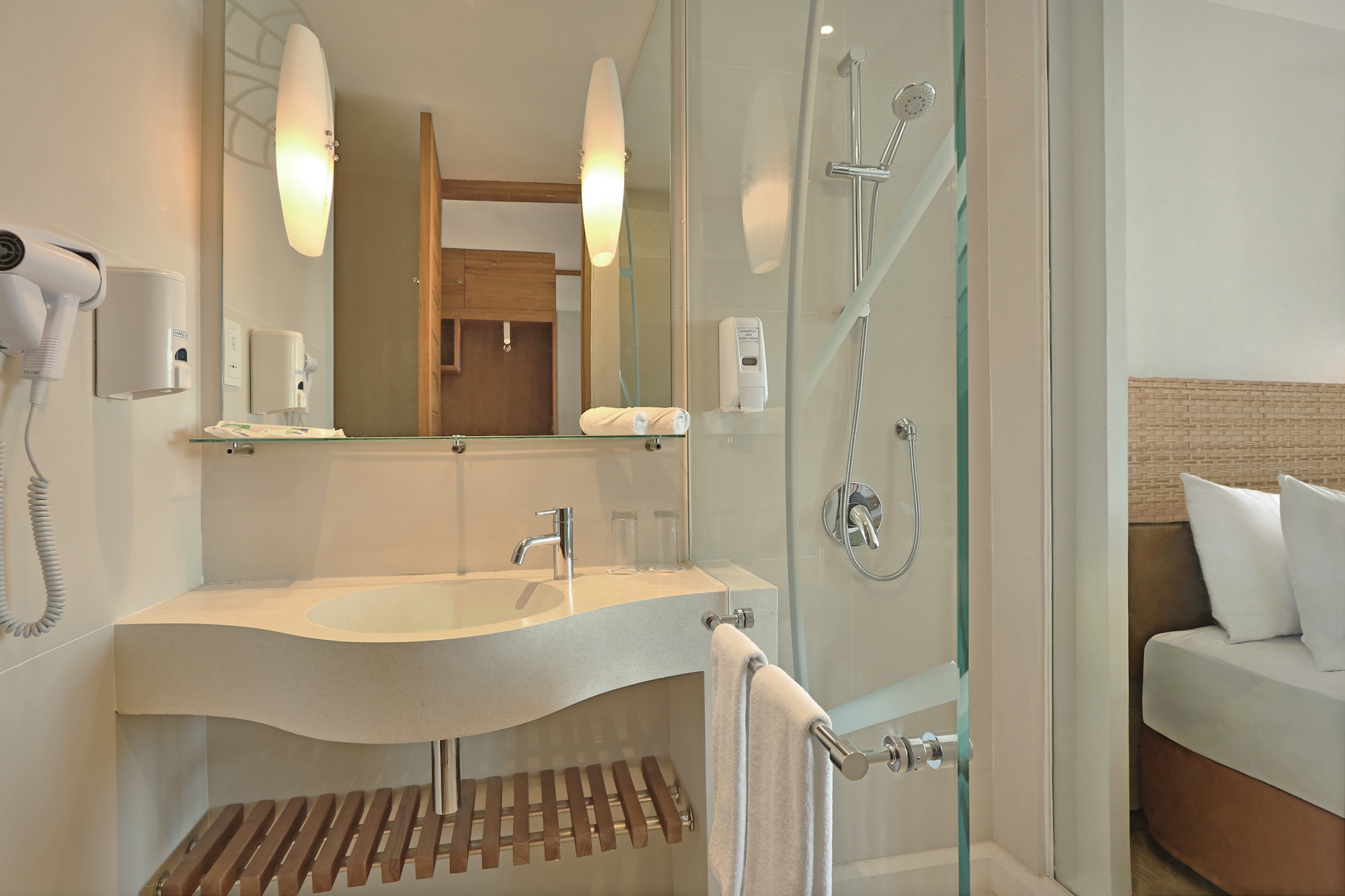 Diamond Hotel Kuta Bali (Ex Holiday Inn Express Bali Raya Kuta) 50/50