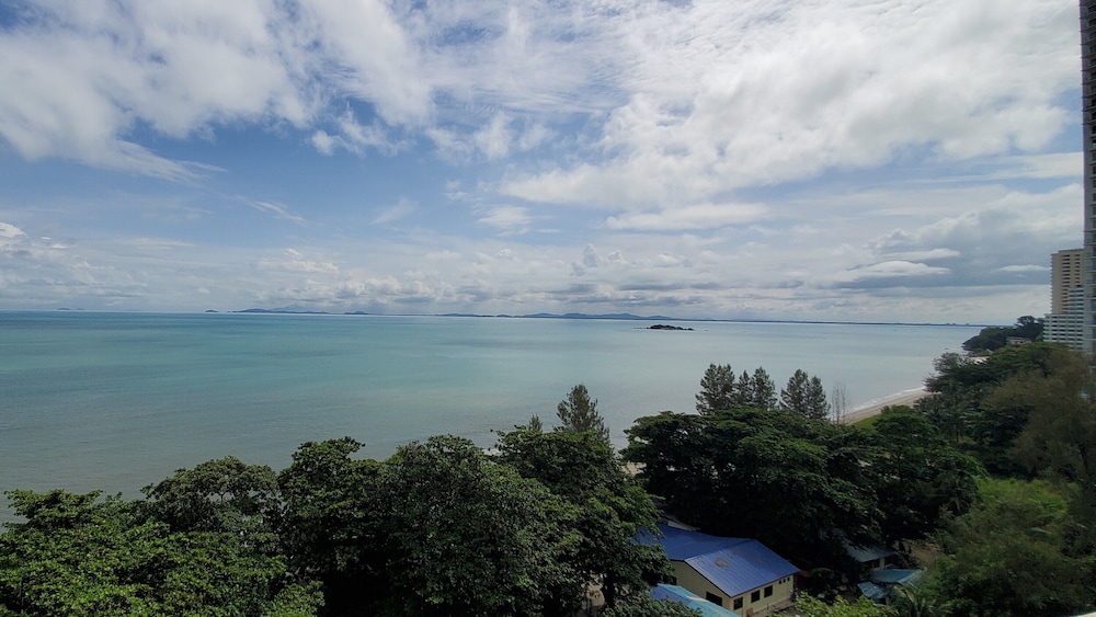 Leisure Cove Hotel Apartments 44/50
