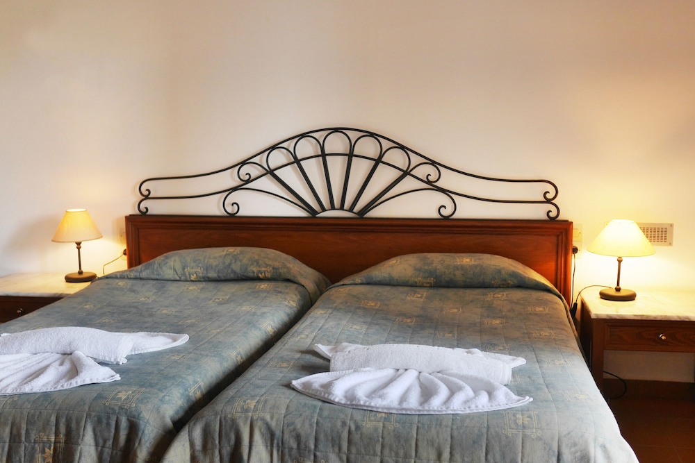 Areti Aparthotel 21/75