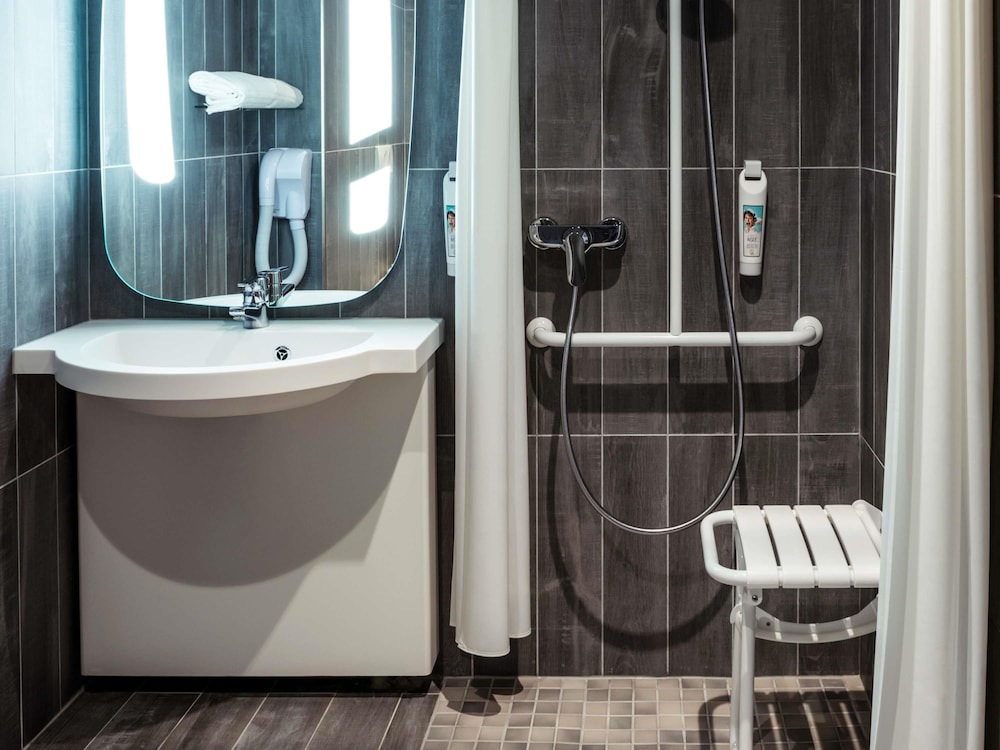 Ibis Bourg En Bresse 64/65