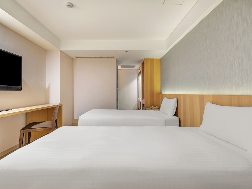 Standard, Twin Beds, No Window