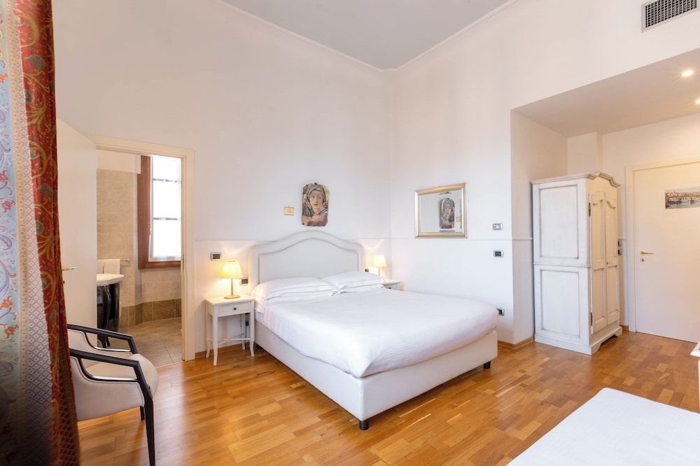 1 BEDROOM, CLASSIC, TRIPLE