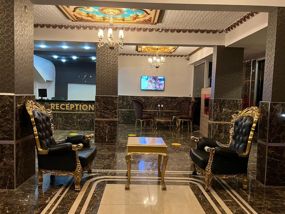 Grand Black Hotel 13/15