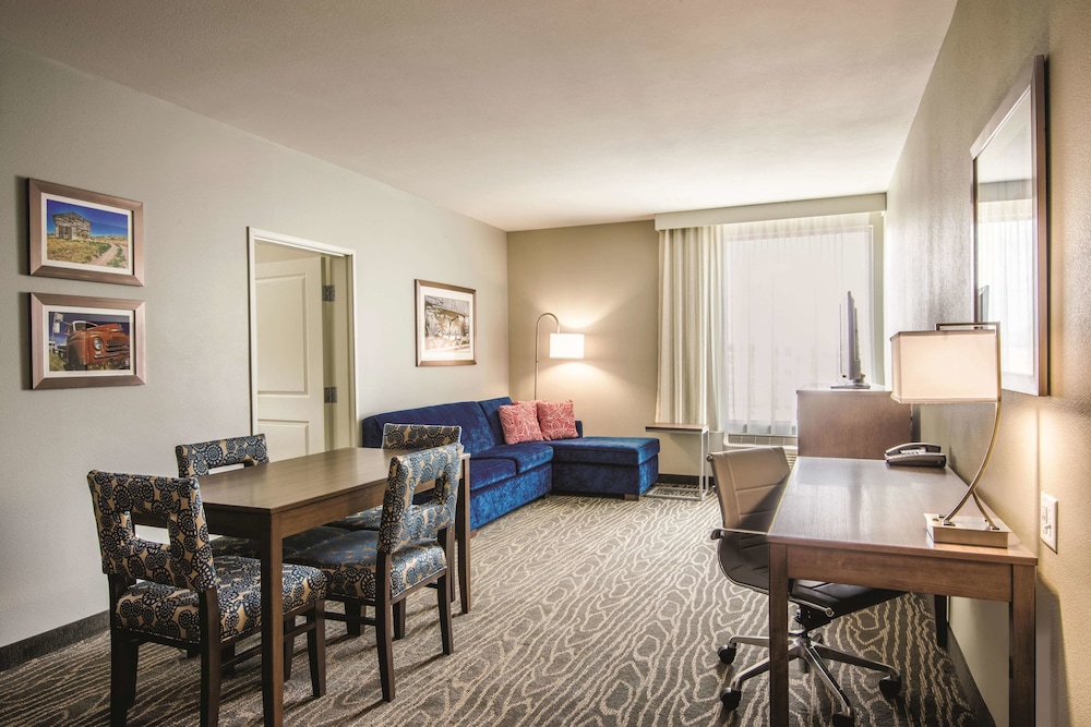 La Quinta Inn Suites By Wyndham Kingman 23/39