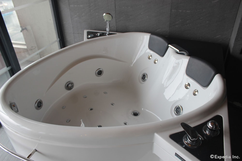 Soleste Suites 66/70