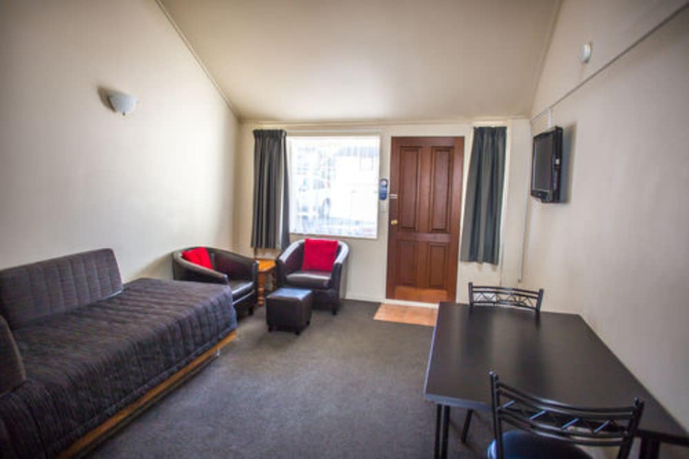 Bennetts Thermal Pools Motor Inn 28/44