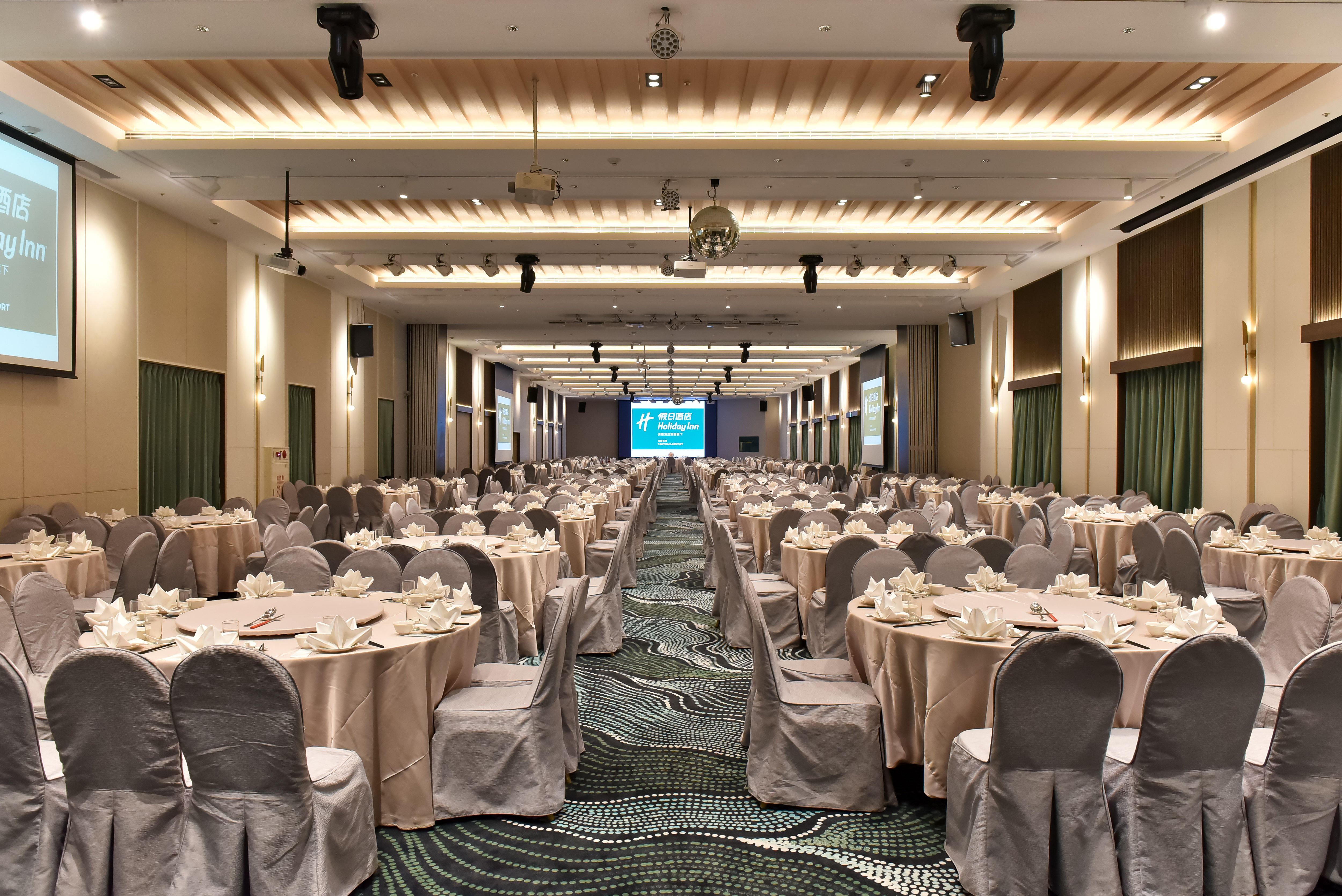 Holiday Inn Taoyuan Airport by IHG 40/50