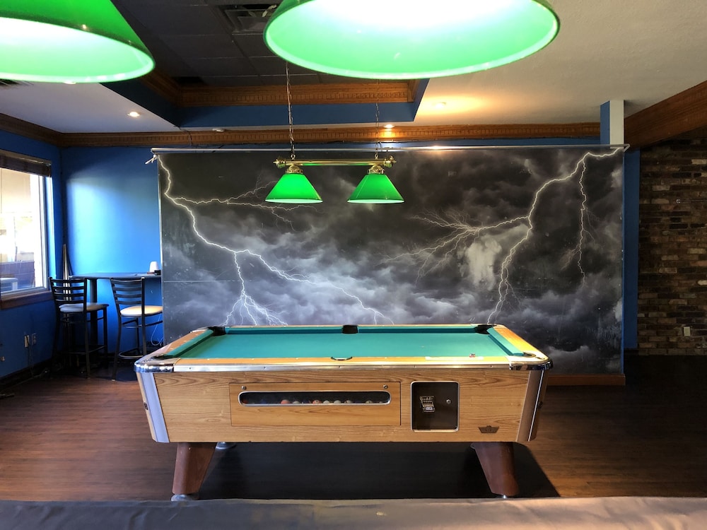 Ramada by Wyndham Saginaw Hotel and Suites 14/28