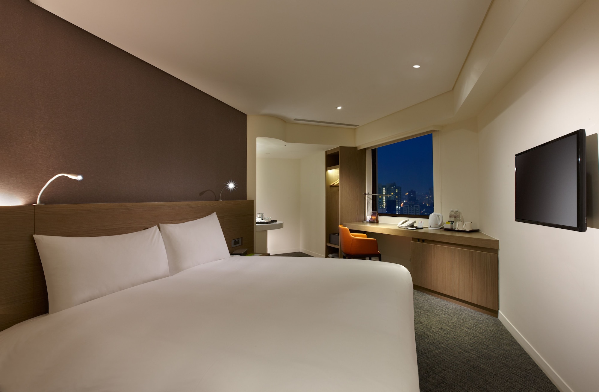 Business, Queen Bed