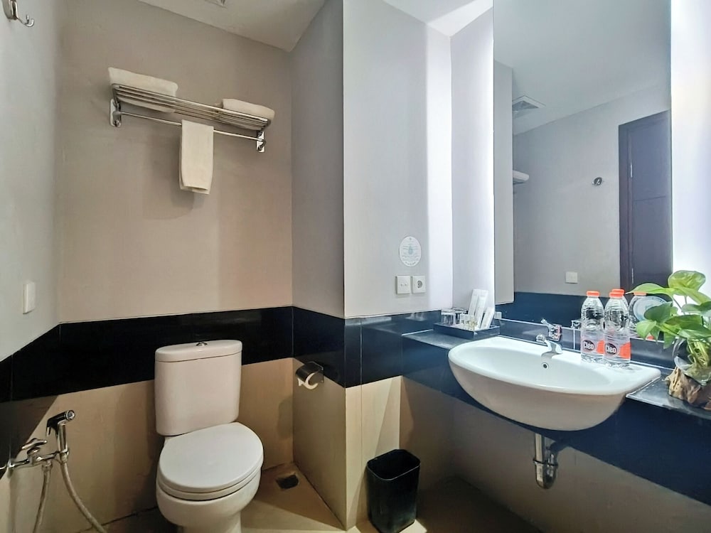 Grand Cakra Hotel 49/52