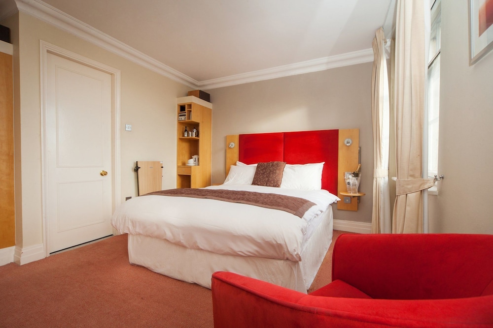 Berkeley Square Hotel 10/73