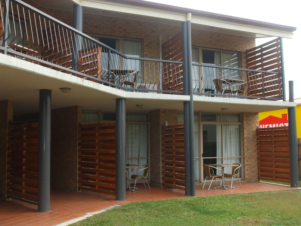 SUNDOWNER HOTEL MOTEL 1/49