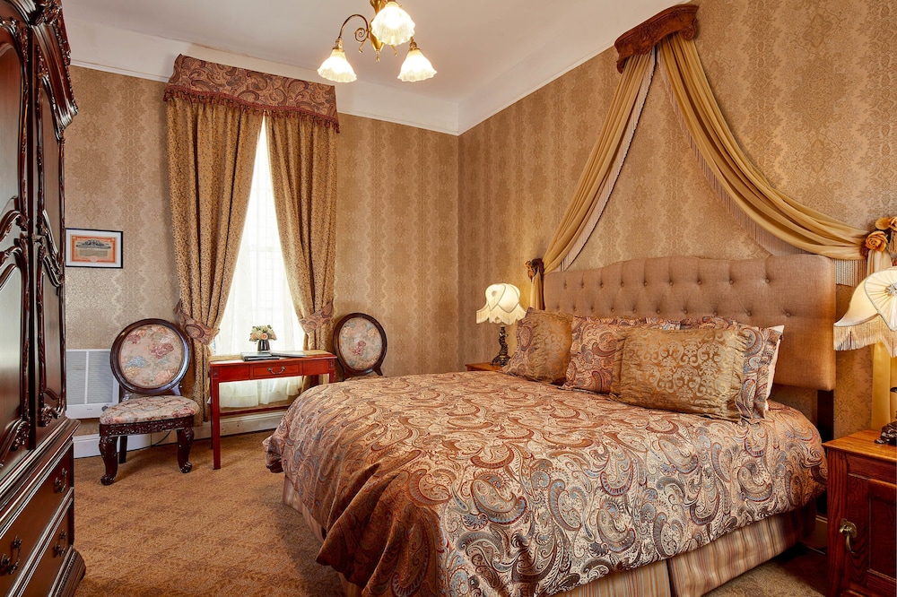 Queen Anne Hotel 9/69
