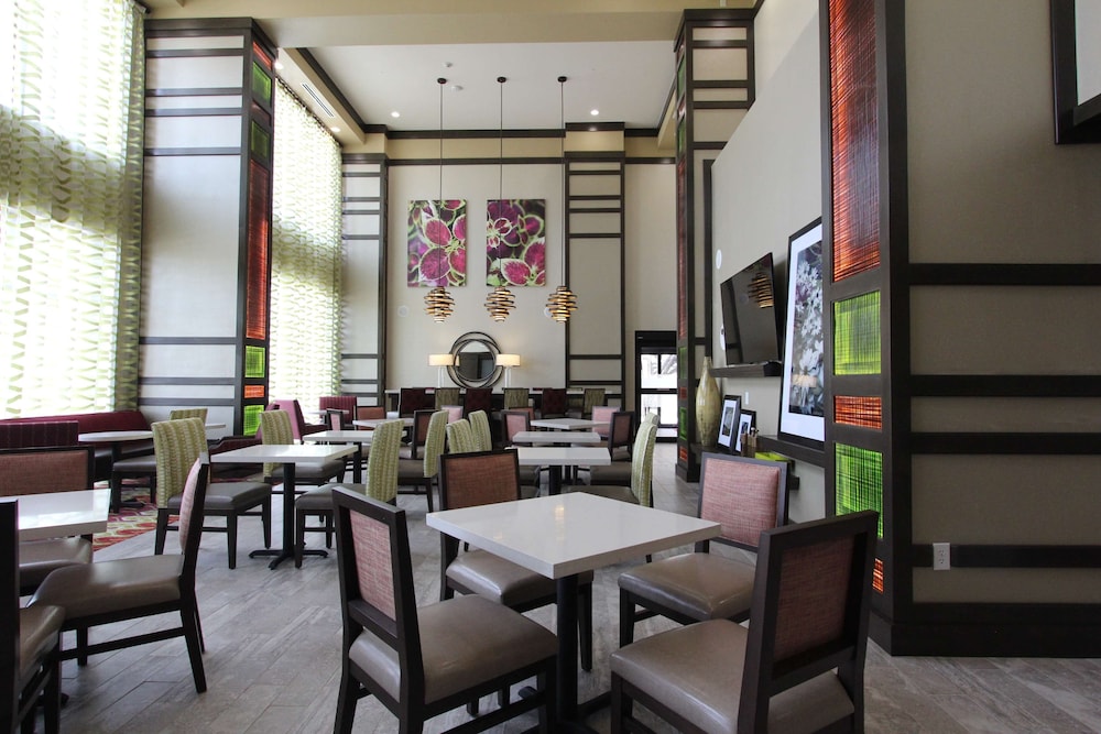 Hampton Inn Suites Dallas Market Center 60/75