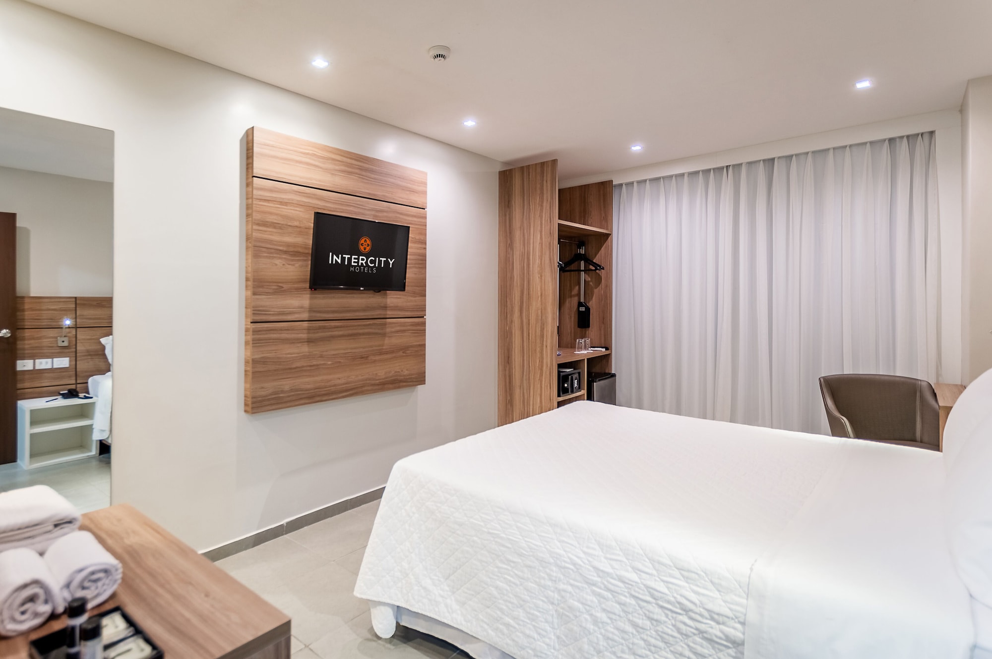 STANDARD, DOUBLE BED, ACCESSIBLE