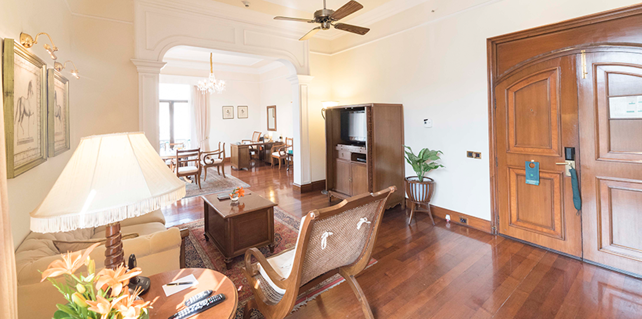 THE OBEROI GRAND 54/81