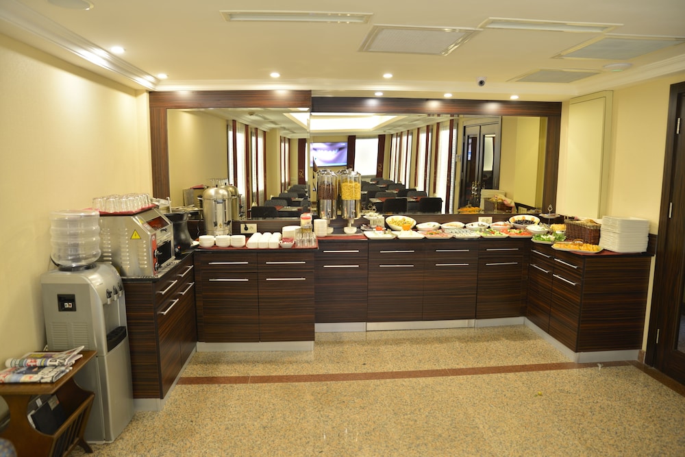 Golden Siyav Hotel 61/75