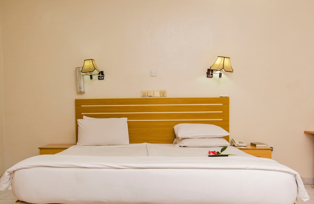 Eemjm Hotels And Suites Limited 9/42
